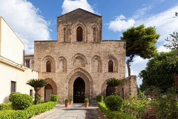 Fototapeta na wymiar Palermo. Facciata della Basilica della Santissima Trinità del Cancelliere (Basilica della Magione) alla Kalsa 