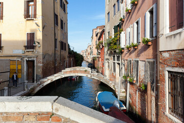 Fototapeta na wymiar Venezia. Ponte Chiodo, senza bande sul Rio di san Felice
