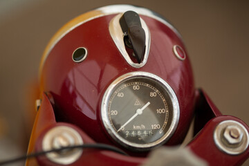 alter Tachometer