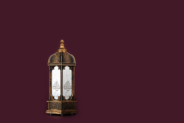 Fototapeta na wymiar ramadan kareem lantern on red background