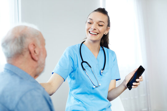 nurse doctor senior care caregiver help assistence retirement home mobile phone smartphone cell