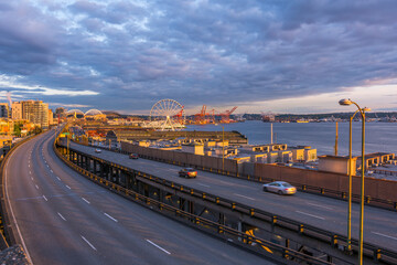 Fototapeta na wymiar Beautiful sunset over the city of Seattle. Sunset view from highway. The light of downtown Seattle at evening.