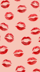 Labios y besos rojos en fondo rosa. 