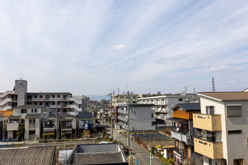 Fototapeta premium 広がる雲と大阪の住宅地の街並み