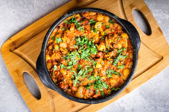Charru Mussel, known in Brazil as Sururu Moqueca, on wooden board.