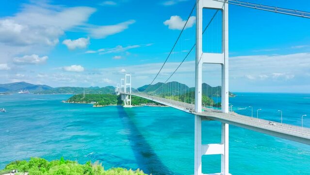美しい初夏の来島海峡大橋と瀬戸内海の空撮