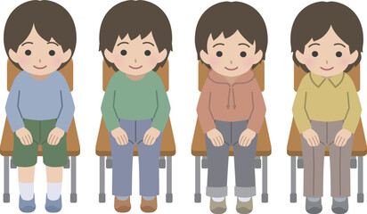 椅子に座って並ぶ男児　私服
