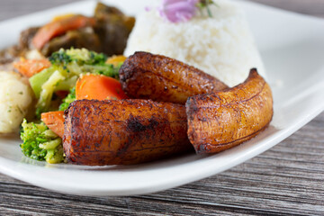 A view of a side of fried plantains.