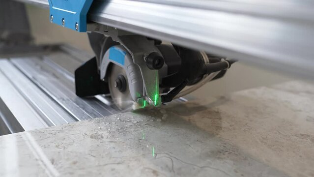 cutting porcelain stoneware with an automatic tile cutter