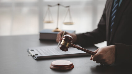 Attorneys or lawyers are advising clients in defamation cases, they are collecting evidence to bring charges against the parties for damages. The concept of defamation case counseling.