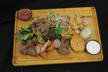 o'zbek va yevropa taomlari, milliy taomlar, baliq, kabob, go'sht, qovurilgan jo'ja, quymoq, guruch, sho'rva