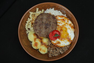 o'zbek va yevropa taomlari, milliy taomlar, baliq, kabob, go'sht, qovurilgan jo'ja, quymoq, guruch, sho'rva