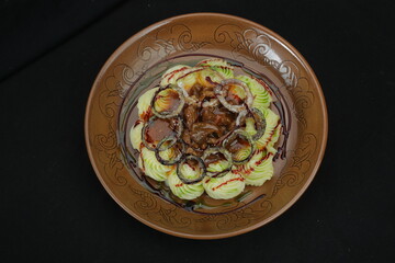 o'zbek va yevropa taomlari, milliy taomlar, baliq, kabob, go'sht, qovurilgan jo'ja, quymoq, guruch, sho'rva