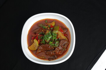 o'zbek va yevropa taomlari, restoranlar uchun, taomnoma, go'sht, baliq, souslar, tushlik, sho'rvalar