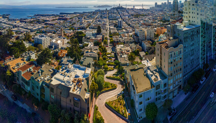 San Francisco Panorama Bird view to curved Lombard Street