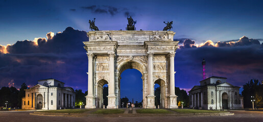Obraz premium Arch of Peace in Milan sunset