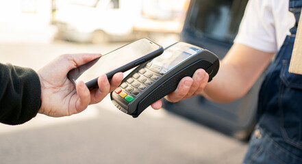 Payment for the order NFC terminal delivery of products to the customer at home.
