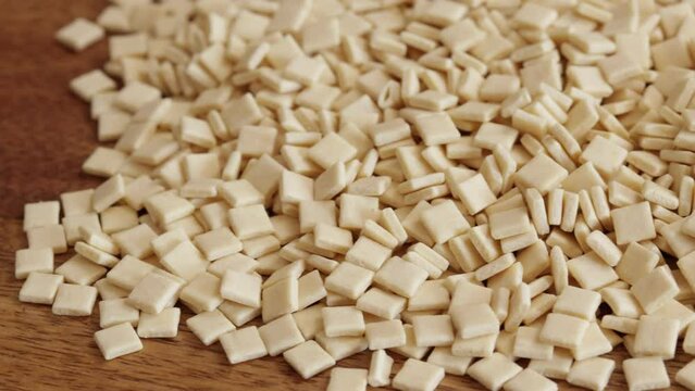 p&acirc;tes crozets crues en gros plan sur une table