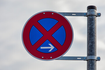 German Traffic Sign: End of No-Stopping Area - Road Safety and Regulations