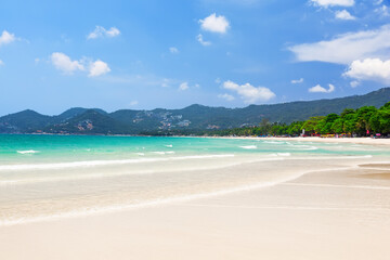 Fototapeta na wymiar View of beautiful white sand beach with turquoise water of Chaweng beach, in Koh Samui, Thailand.