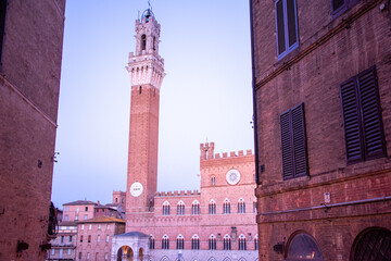 Obraz premium Piazza del Campo (Campo square), Palazzo Publico and Torre del Mangia (Mangia tower) in Siena, Tuscany, Italy