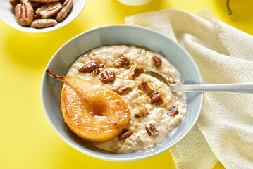 Oatmeal with caramelized pear and walnut
