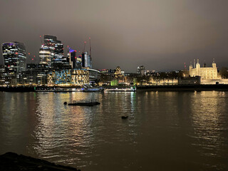 Naklejka premium The River Thames at night showing a reflection