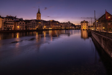 Fototapeta na wymiar View from the Munster bridge in Zurich over the Limmat river in the evening
