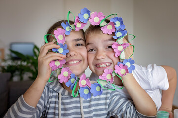 Transformation an ordinary egg carton into a beautiful Easter flower wreath. Kids show the creative...
