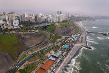  Océano Pacifico Puente de Miraflores Lima Perú 2023