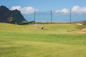 Obraz premium Vistas al campo de golf de la isla.