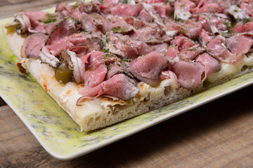 Pizza with rosbeef