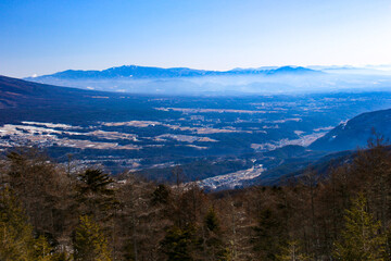 冬　入笠山から　奥秩父山地　金峰山から茅ヶ岳への山並みを望む　