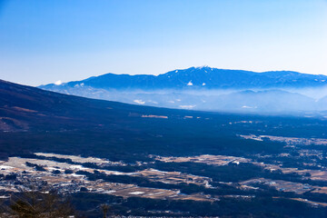 冬　入笠山から　奥秩父山地　金峰山から茅ヶ岳への山並みを望む　