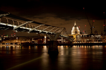 st pauls cathedral at night
