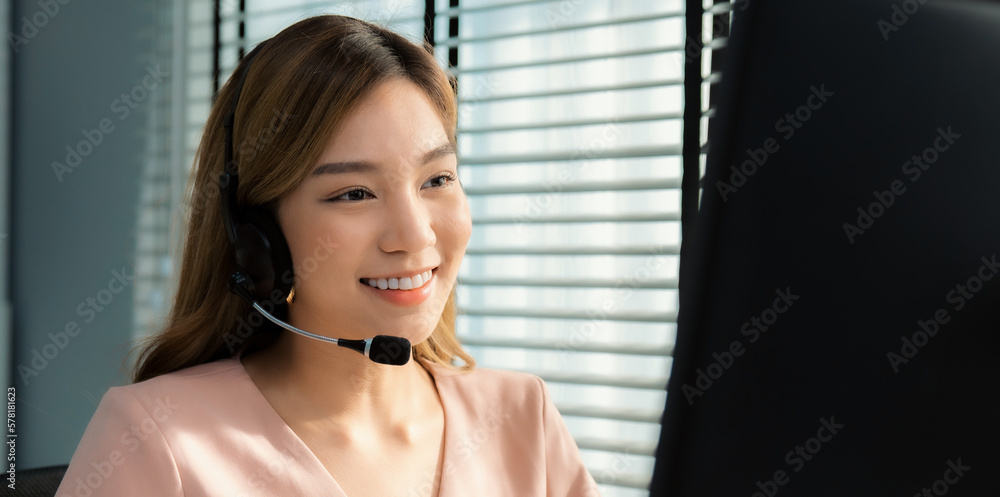 Aufkleber competent female operator working on computer and while talking with clients. concept relevant to bo