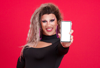 Drag queen person showing the blank screen of a mobile