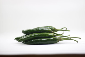 Photo fresh big green chili isolated on a white background