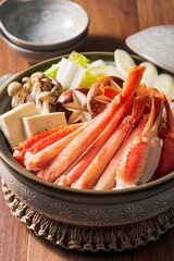 ズワイガニと野菜とキノコの蟹鍋
