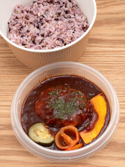チルド弁当　チーズハンバーグと雑穀米