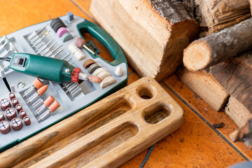 box with accessories for processing and engraving next to an electric tool.