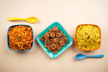 Indian Tradtional Namkeens Poha Chiwda, Somosa Bhakarwadi Cornflakes Chiwda