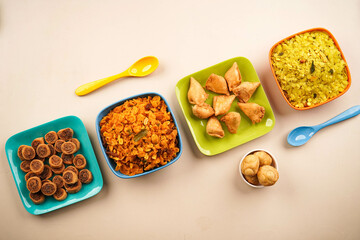 Indian Tradtional Namkeens Poha Chiwda, Somosa Bhakarwadi Cornflakes Chiwda