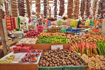 Fototapeta premium stalls are an integral part of the Chow Kit Road Market' vibrant and diverse atmosphere, and offer visitors a unique glimpse into the local culture and way of life in Kuala Lumpur city of Malaysia.