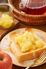 手作りりんごジャムトースト