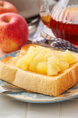 手作りりんごジャムトースト