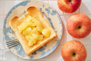 手作りりんごジャムトースト