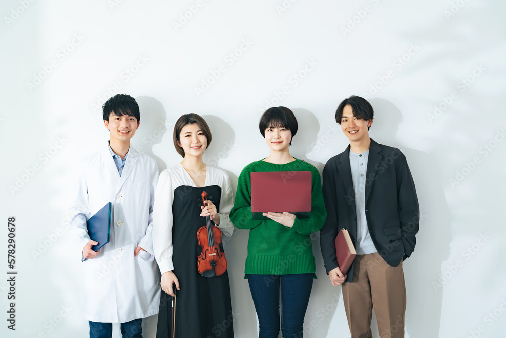 Poster 様々な分野の学生グループ　理系　芸術系　it系　文系