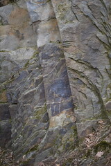 Schiefer Gestein