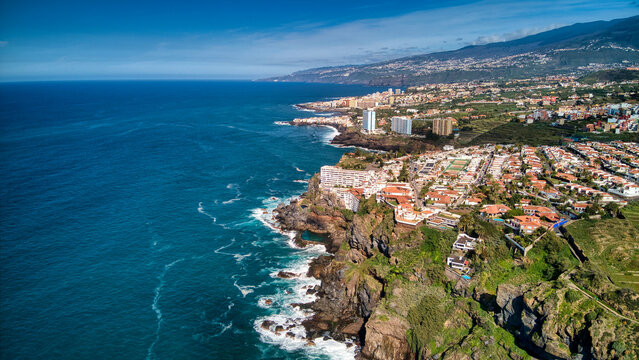 Fotos aéreas de la playa y sendero de la Rambla de Castro en Los Realejos, Tenerife. Dron.